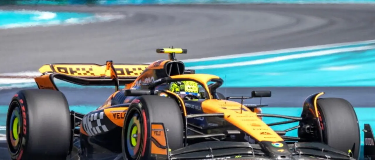 Formula uno, Norris vince a Miami davanti a Verstappen. Le Ferrari chiudono al terzo e quarto posto