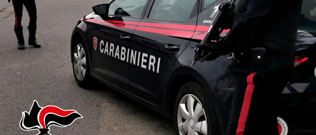 Incubo per una famiglia nel Reggino: aggressione con un bastone e auto data alle fiamme dopo la lite per un evento sportivo
