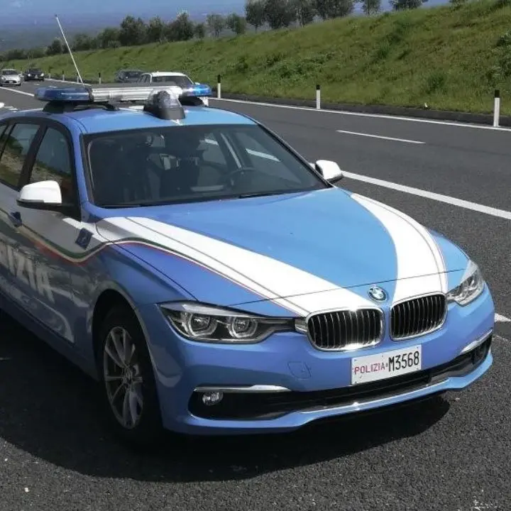 Siderno, agenti della stradale salvano un 47enne colpito da malore sul lungomare