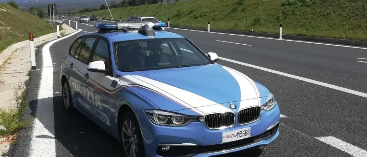 Siderno, agenti della stradale salvano un 47enne colpito da malore sul lungomare