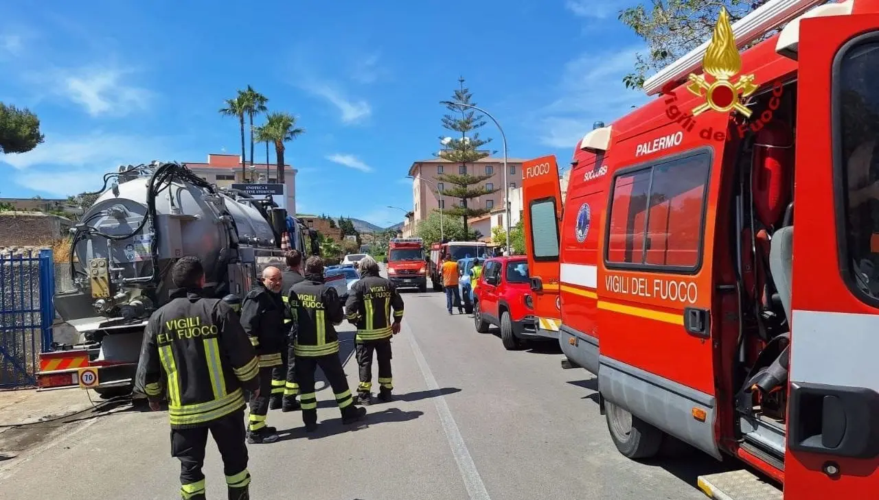 Cinque operai morti per esalazioni tossiche nel Palermitano: stavano eseguendo lavori nelle fognature