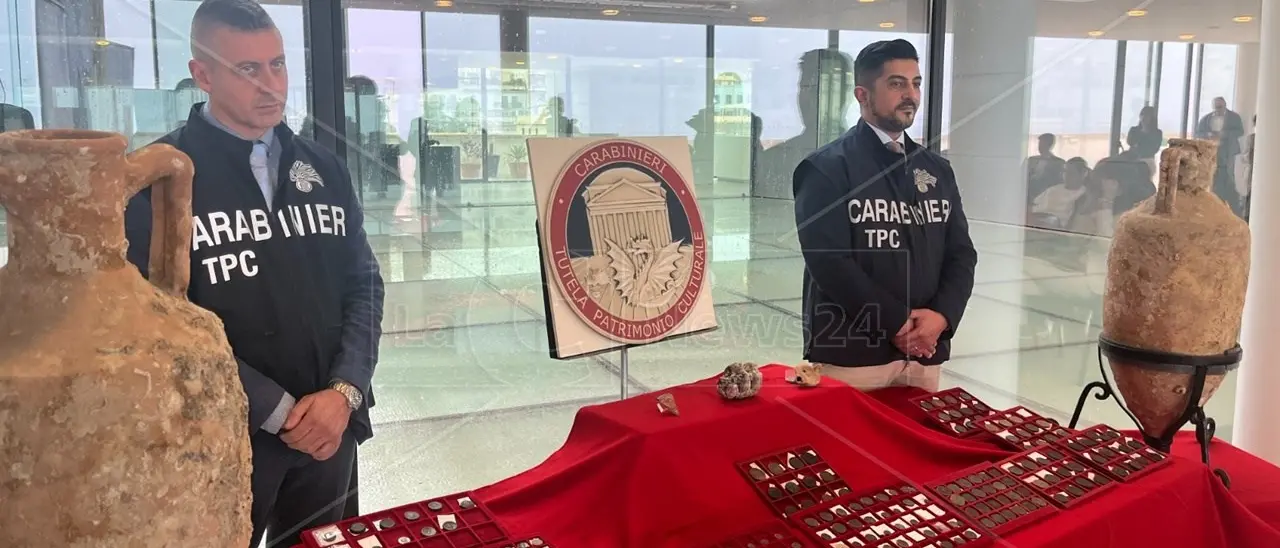 Reggio Calabria, restituiti allo Stato 253 reperti archeologici trovati in casa di un professionista e confiscati