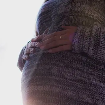 Cosenza, prima trasferita e poi licenziata dopo essere diventata mamma: ora anche la Cassazione dà ragione a Sara Guerriero