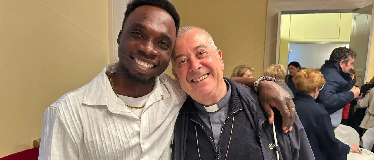 Dai barconi al sogno di una nuova vita, presentato il corto con protagonista il giovane Bila: a Cosenza l’abbraccio con il vescovo