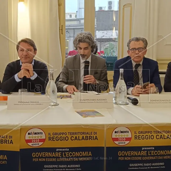 Tridico a Reggio: «Le priorità della Calabria? Un piano industriale e le infrastrutture, ma non il Ponte sullo Stretto»