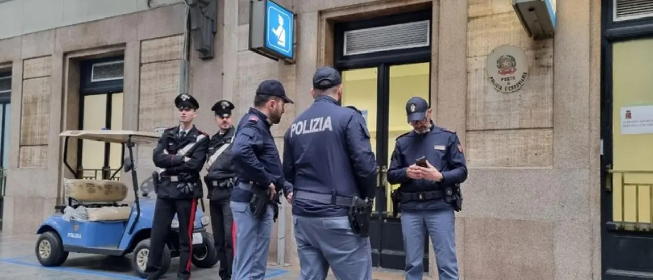 Nuova aggressione ai poliziotti a Milano, agente spara e ferisce 36enne nei pressi della stazione Centrale
