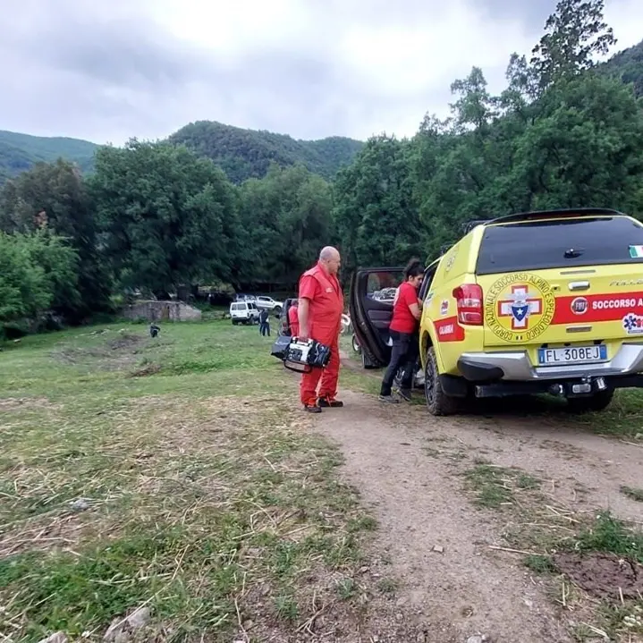 Incidente a Longobucco, auto esce fuori strada e finisce in un burrone: morto 72enne