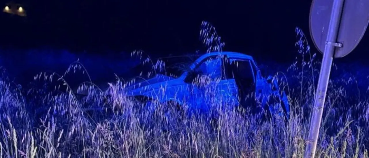 Drammatico incidente ad Arezzo, si ribalta auto con quattro giovani a bordo: morto un 20enne