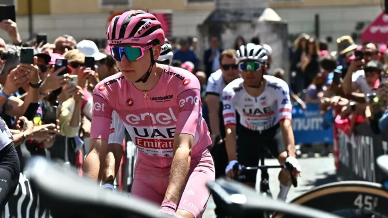 Giro d’Italia, Pogacar sempre più padrone della corsa rosa. Lo sloveno vince anche sul traguardo di Prati di Tivo