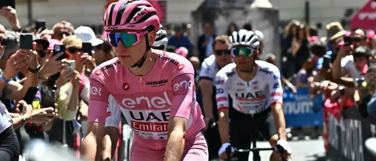 Giro d’Italia, Pogacar sempre più padrone della corsa rosa. Lo sloveno vince anche sul traguardo di Prati di Tivo
