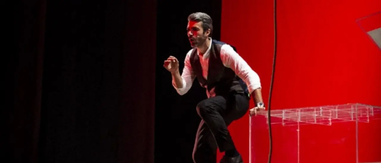 Rende, applausi e mugugni allo spettacolo di Luca Argentero: per una foto con l’attore i fan hanno dovuto sborsare 100 euro