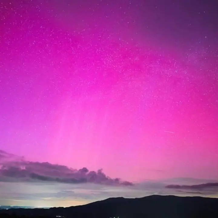 L’Aurora boreale in Calabria dà un’altra possibilità a chi se l’è persa: stasera occhi al cielo tra le 22.30 e le 23