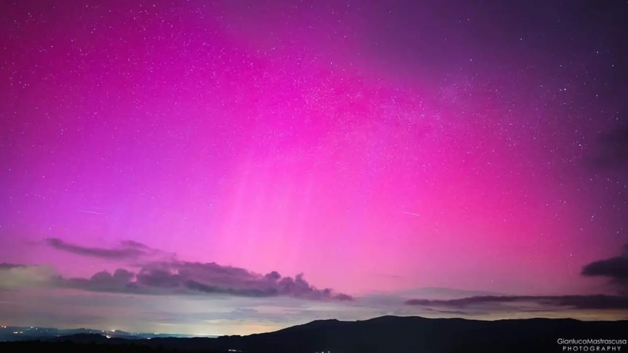 L’Aurora boreale in Calabria dà un’altra possibilità a chi se l’è persa: stasera occhi al cielo tra le 22.30 e le 23