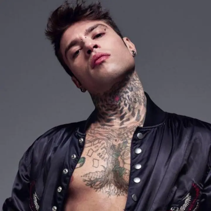 Aggressione al personal trainer dei vip Iovino a Milano, i testimoni: «Sul luogo del pestaggio c’era anche Fedez»