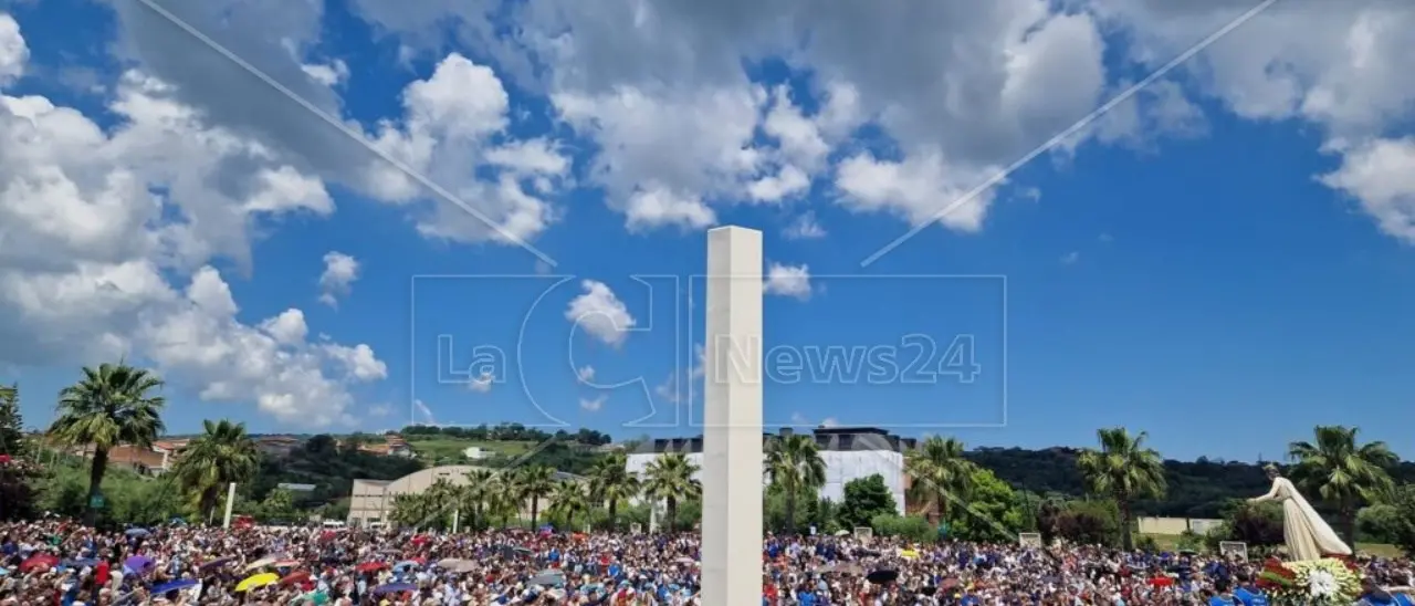 Paravati, la chiesa di Natuzza diventerà santuario mariano: l’annuncio del vescovo durante la messa per la Festa della mamma