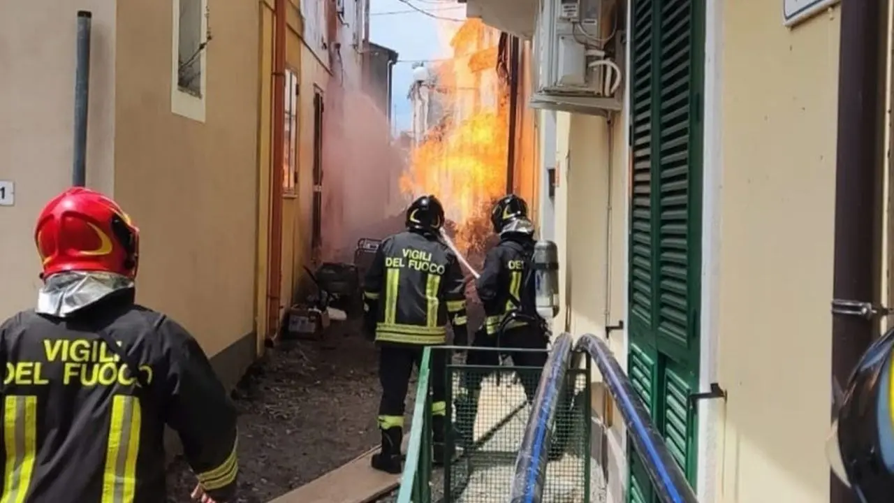 Settingiano, perdita di metano durante i lavori sulle tubazioni provoca incendio