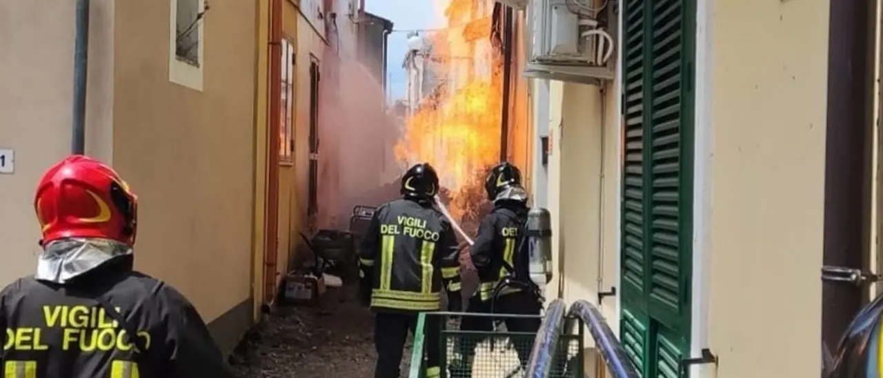 Settingiano, perdita di metano durante i lavori sulle tubazioni provoca incendio