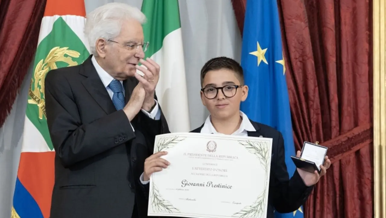 In prima linea dopo Cutro, Mattarella consegna al 13enne calabrese Giovanni Prestinice l’attestato di Alfiere della Repubblica