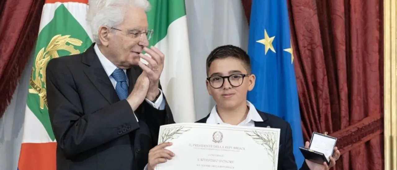 In prima linea dopo Cutro, Mattarella consegna al 13enne calabrese Giovanni Prestinice l’attestato di Alfiere della Repubblica
