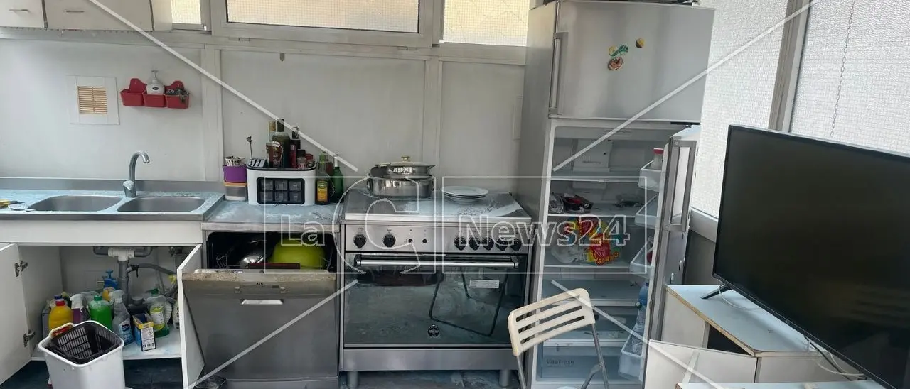 Esplosione in un’abitazione di Catanzaro per una fuga di gas, due persone ferite