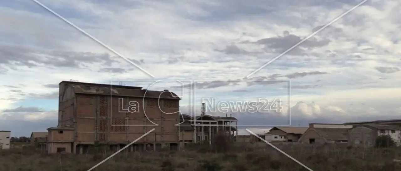 Bonifica ex area industriale a Crotone, il Consiglio comunale finisce in un nulla di fatto