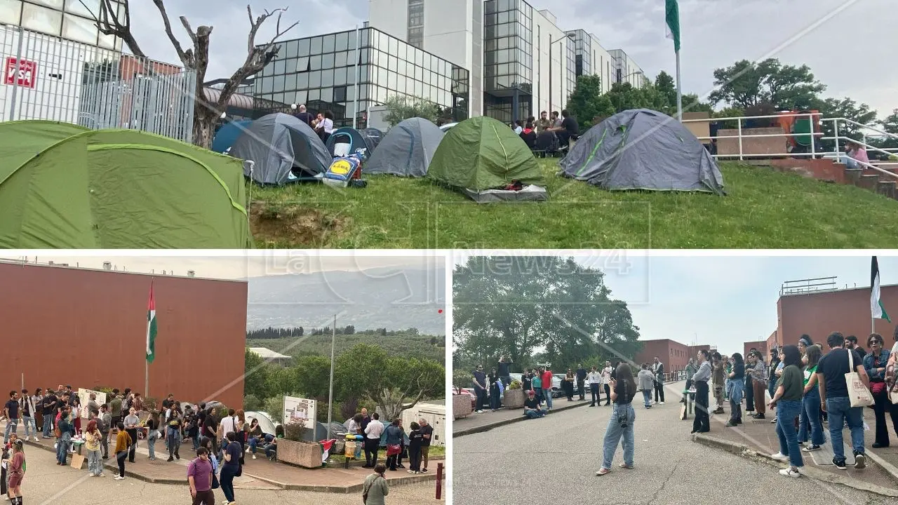 Unical, tende e proteste (pacifiche) per la Palestina. Gli studenti chiedono un’assemblea di Ateneo