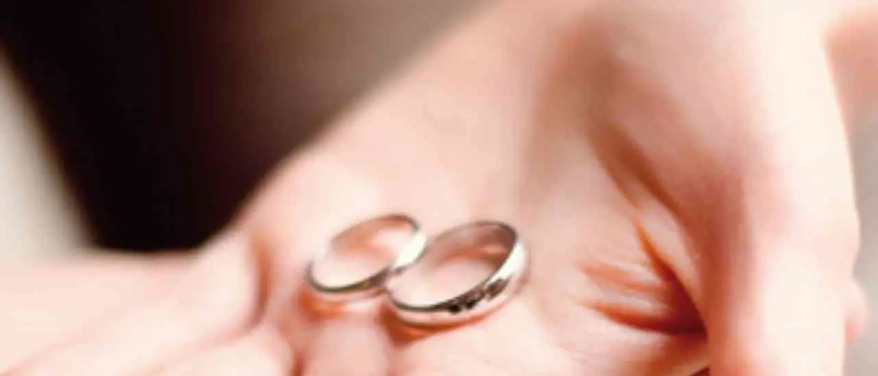 Corigliano Rossano, avvicinano una 70enne chiedendole indicazioni stradali e le rubano le fedi nuziali