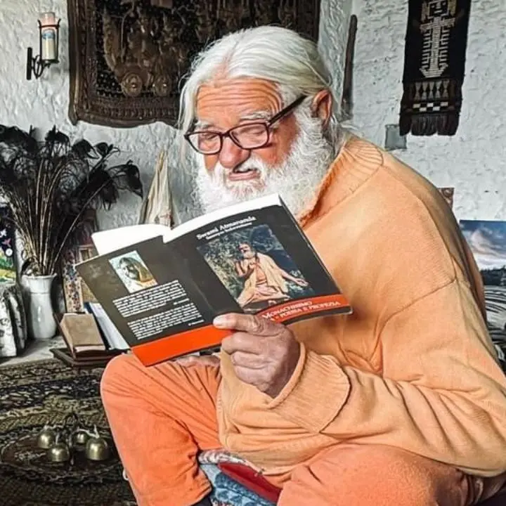 Storia di Svami, l’eremita inquieto che da 40 anni ha trovato la sua pace tra i monti della Calabria