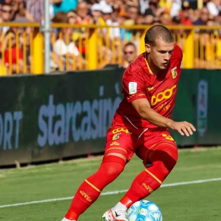 Catanzaro-Brescia, 23 i convocati di Vivarini per la sfida play off contro le Rondinelle: non c’è Situm