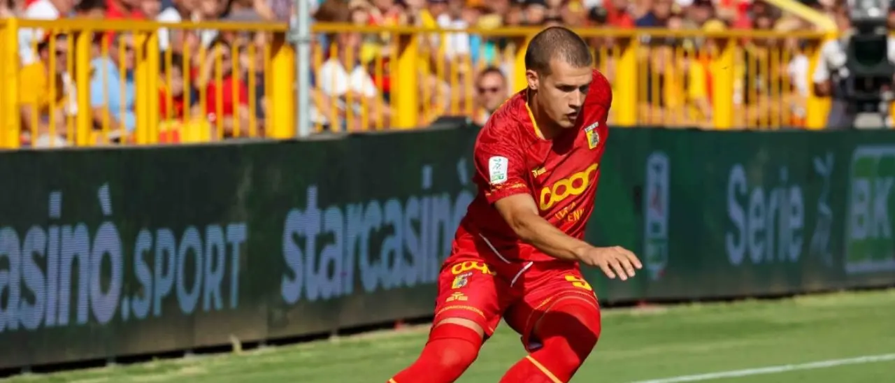 Catanzaro-Brescia, 23 i convocati di Vivarini per la sfida play off contro le Rondinelle: non c’è Situm