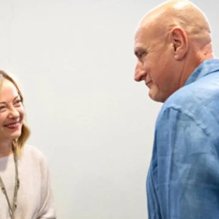 Chico Forti è arrivato in Italia: «Ora voglio abbracciare mia madre». Il premier Meloni all’aeroporto