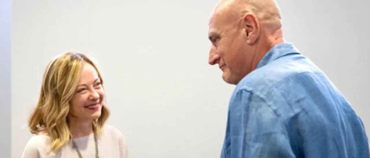 Chico Forti è arrivato in Italia: «Ora voglio abbracciare mia madre». Il premier Meloni all’aeroporto