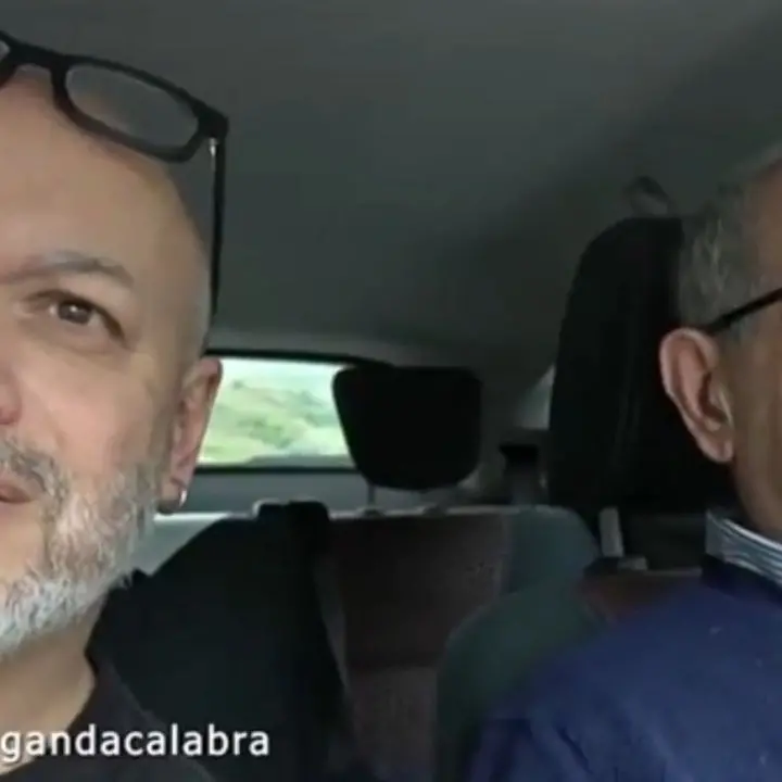 Zoro on the road con il prof Teti: «Vietato parlare male della Calabria, ma finché i nostri figli partono abbiamo fallito»