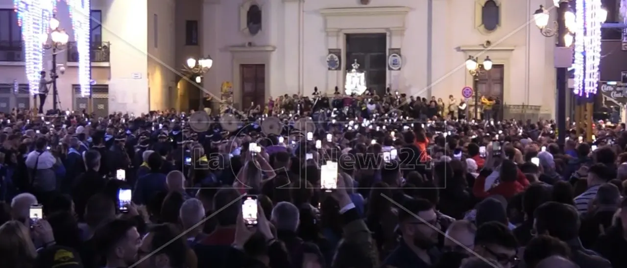 Il rito antico della Madonna di Capocolonna: questa notte la prima tappa del pellegrinaggio da Crotone