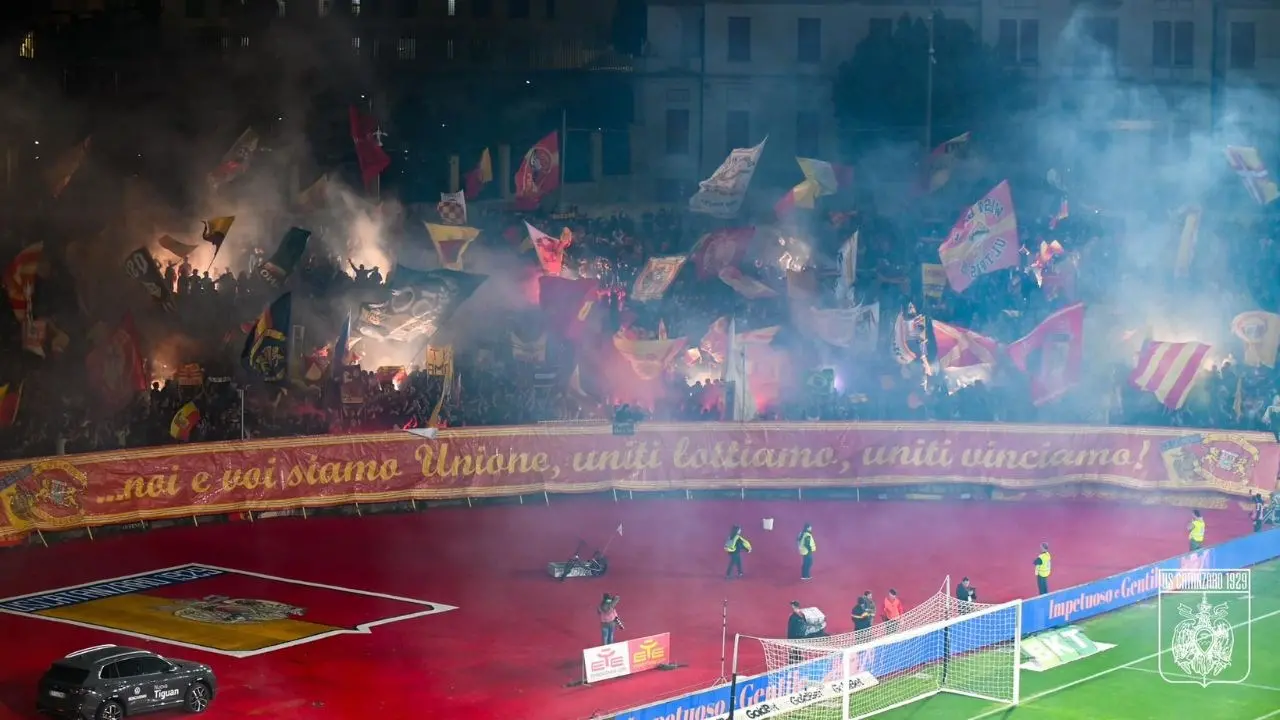 Catanzaro-Cremonese è già sold out, biglietti esauriti in poche ore. Lo spettacolo del popolo giallorosso continua