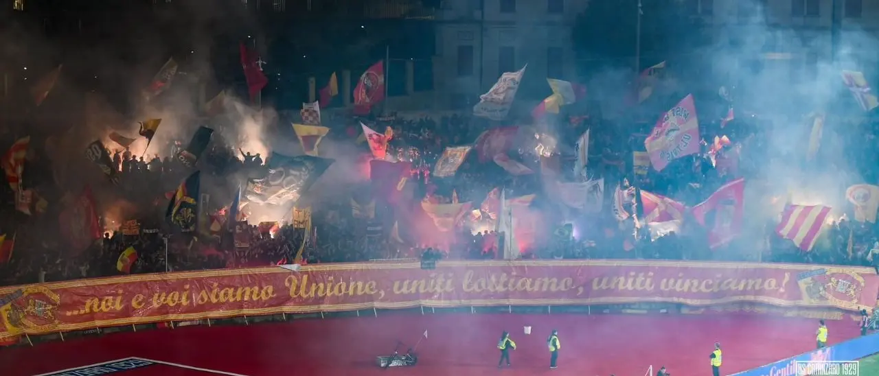 Catanzaro-Cremonese è già sold out, biglietti esauriti in poche ore. Lo spettacolo del popolo giallorosso continua