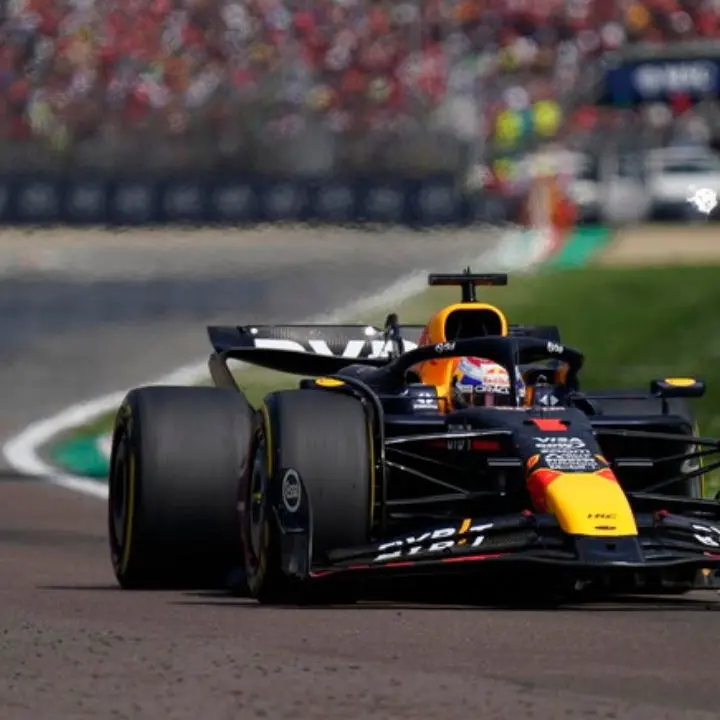 Formula 1, Verstappen vince (ma soffre) a Imola. Secondo Norris, terza la Ferrari di Leclerc