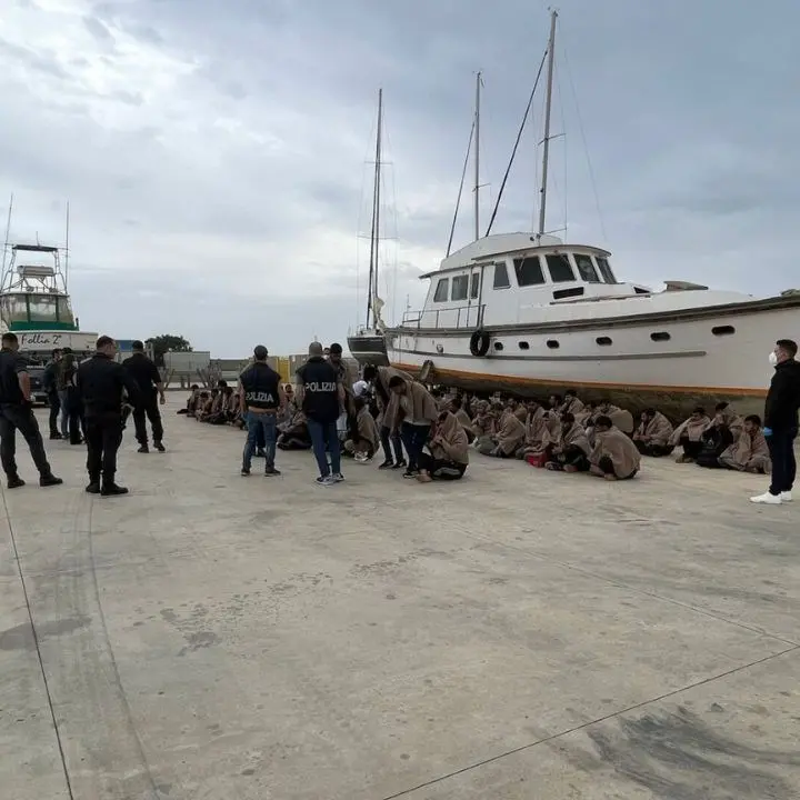 Tre sbarchi di migranti in meno di 24 a Roccella Ionica: soccorse in totale 137 persone