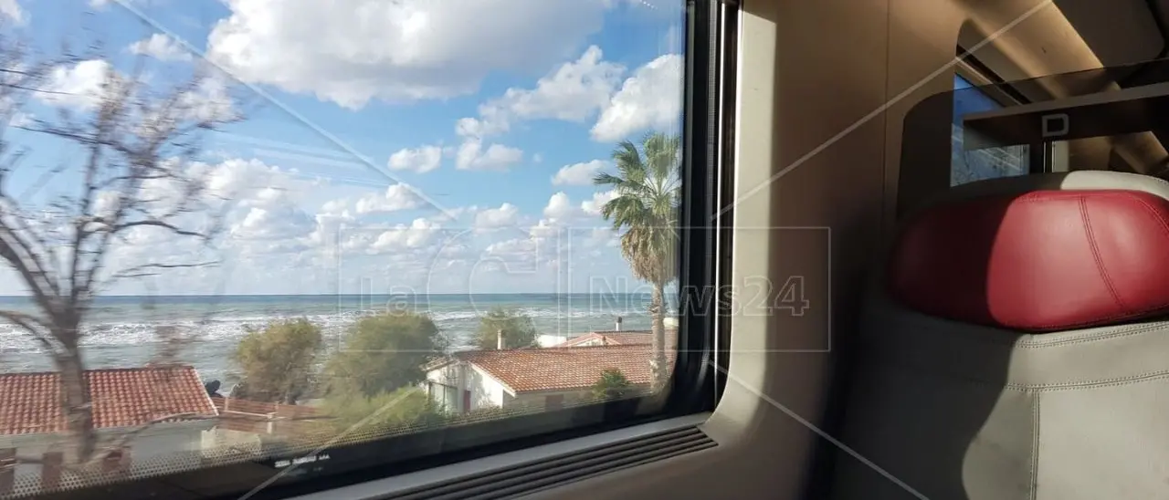 Non solo Frecce, le novità di Trenitalia in Calabria per l’estate 2024: dagli Intercity ai bus, tutte le tratte