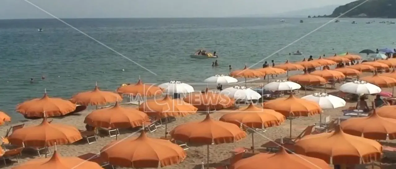 Concessioni balneari, il Consiglio di Stato ribadisce che le proroghe sono illegittime: «Gare subito»