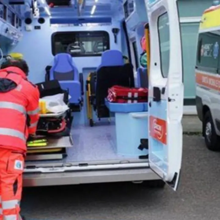 Sanità Calabria, Occhiuto firma il decreto per l’assunzione di 219 oss e 165 autisti per le ambulanze