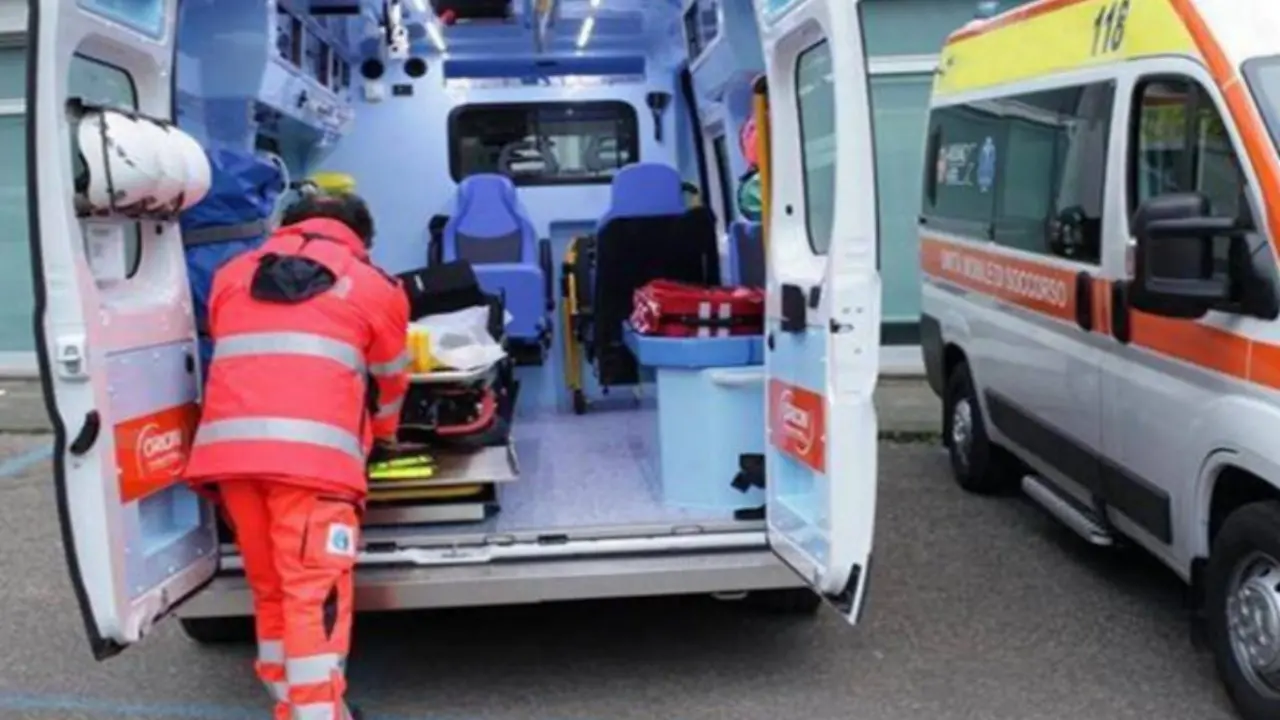 Sanità Calabria, Occhiuto firma il decreto per l’assunzione di 219 oss e 165 autisti per le ambulanze