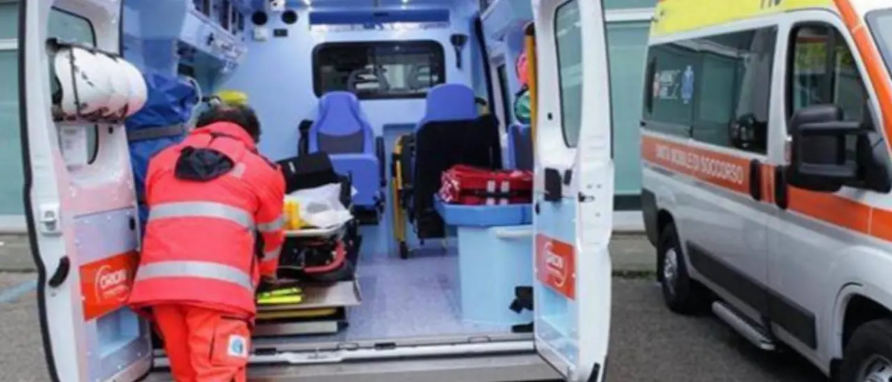 Sanità Calabria, Occhiuto firma il decreto per l’assunzione di 219 oss e 165 autisti per le ambulanze