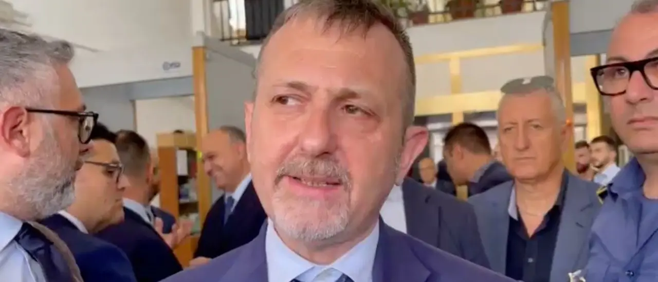 Il sottosegretario Delmastro a Locri: «Sbloccato l’iter per far ripartire i lavori del nuovo tribunale»