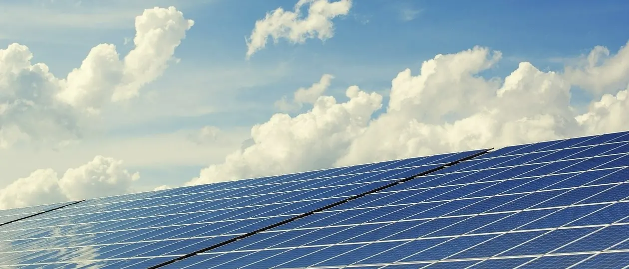 L’«inutile spreco» degli impianti solari mai entrati in funzione negli ospedali calabresi: dopo 13 anni sono da buttare via