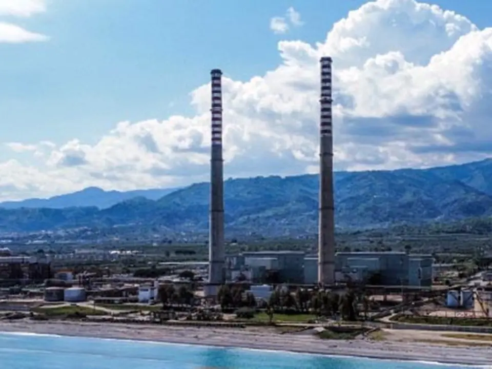 Corigliano Rossano, al via il conto alla rovescia per la demolizione delle ciminiere dell’ex centrale Enel