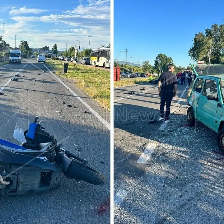 Incidente a Rende, violento impatto tra uno scooter e un‘auto: ferito il centauro