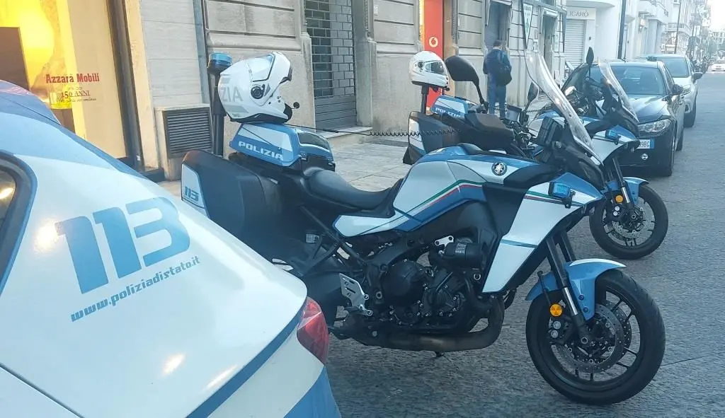 Reggio Calabria, beccato in flagranza di reato mentre tenta il furto di un’auto: arrestato 24enne