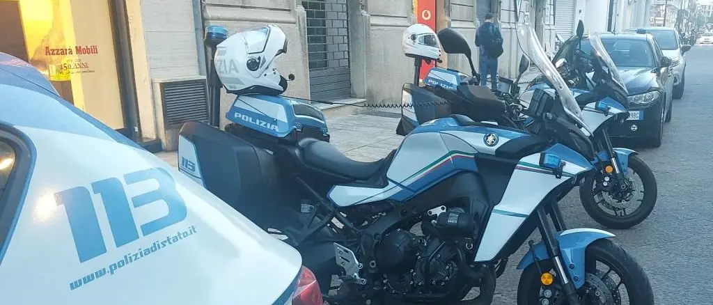 Reggio Calabria, beccato in flagranza di reato mentre tenta il furto di un’auto: arrestato 24enne
