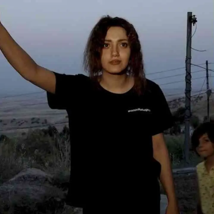 Attivista iraniana detenuta a Castrovillari perché ritenuta una scafista, i testimoni ora ritrattano: «Non c’entrava nulla»